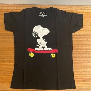 Uniqlo KAWSxPEANUTS kids t-shirt - size 7/8